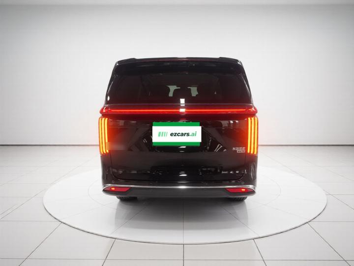 2025 AWD 8 photo 5