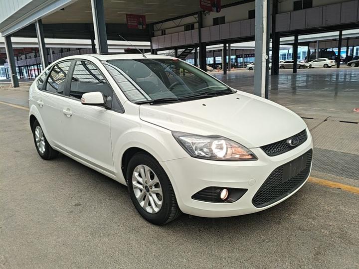 Focus 2013 Hatchback Classic 1.8L AT Anniversary Edition photo 3