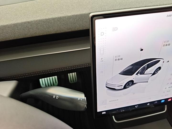 Model Y L 2025 Long Range AWD photo 5