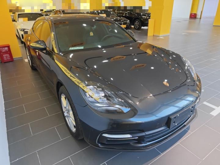 2017 Panamera Executive Extended 3.0T photo 3