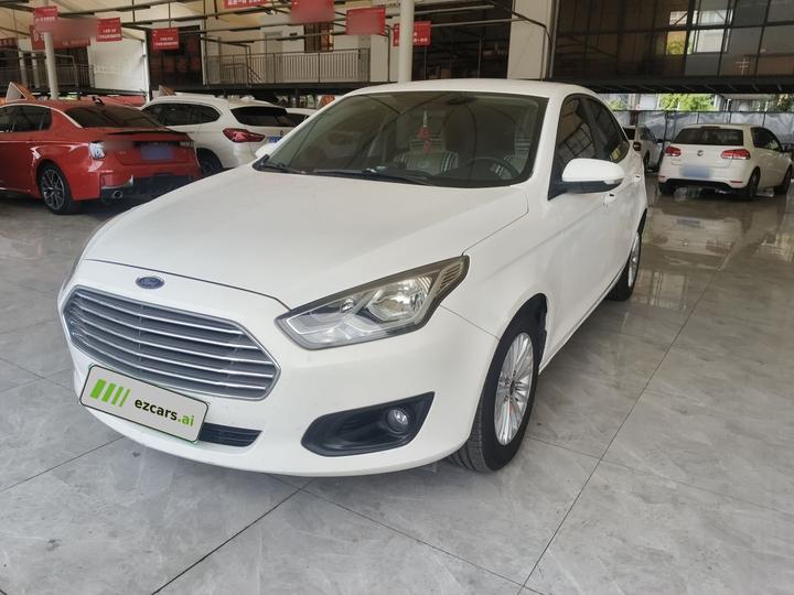 Escort 2015 1.5L MT Comfort