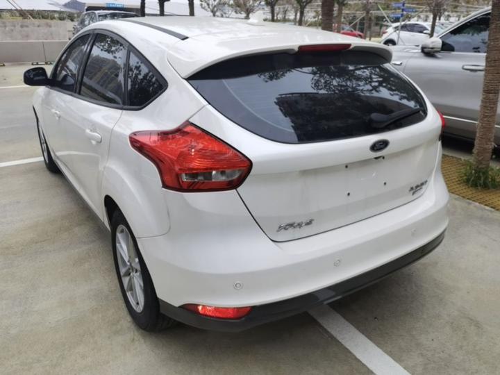 Focus 2015 Hatchback EcoBoost 125 MT photo 4