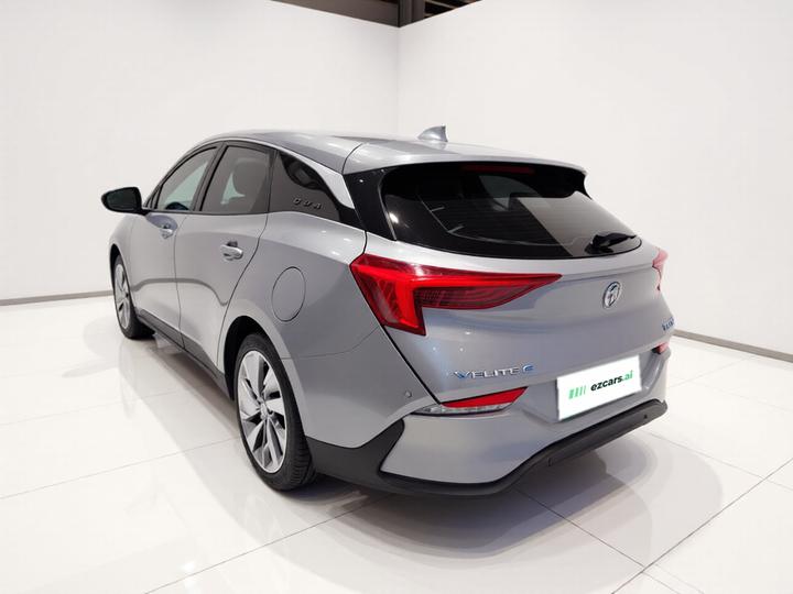 6 2020 PHEV photo 4