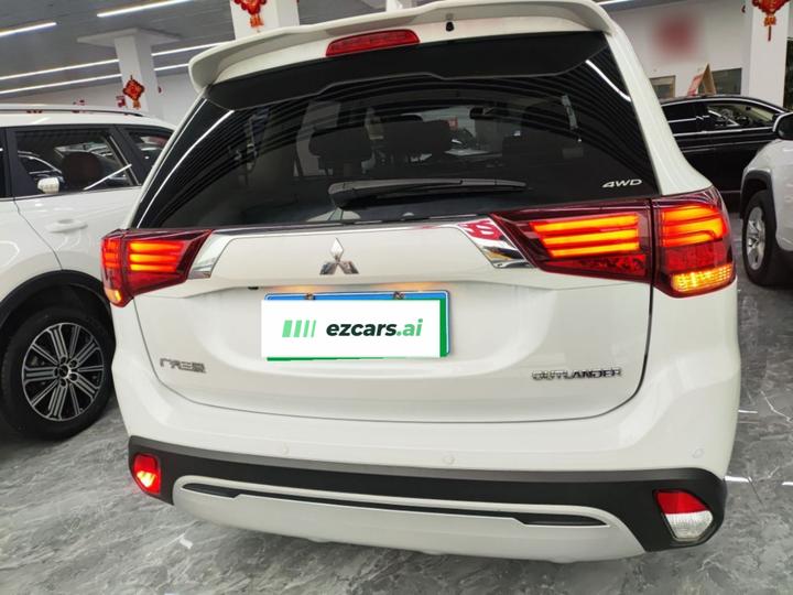 Outlander 2020 2.4L AWD Enjoy 7-Seater photo 3