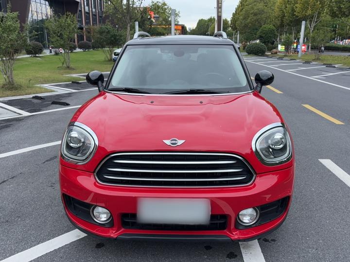 2017 1.5T COOPER ALL4 Wagon photo 2