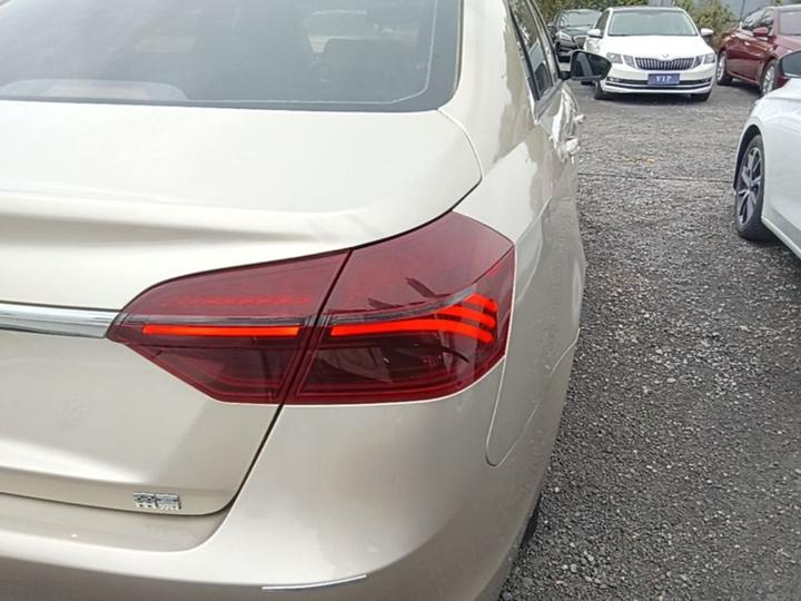 Emgrand 2020 1.5L CVT Comfort photo 7