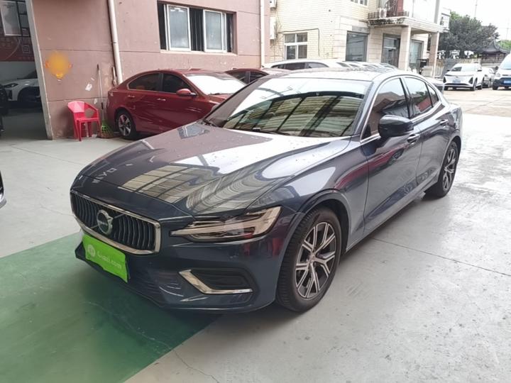 S60 2026 B4 Luxury