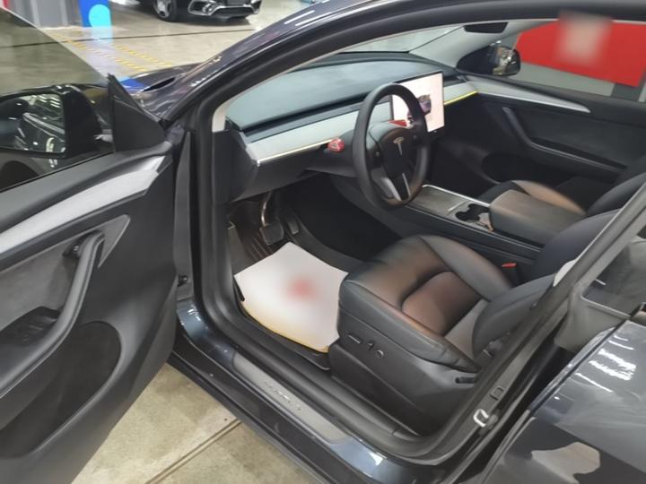 Model Y 2024 RWD photo 5