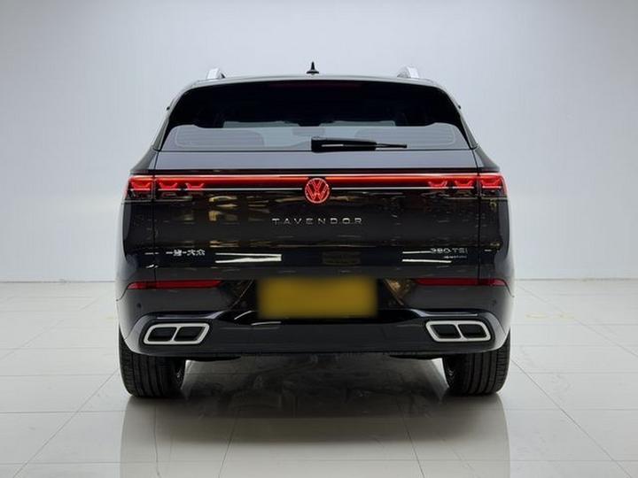 2023 380TSI AWD R-Line Launch Edition photo 7