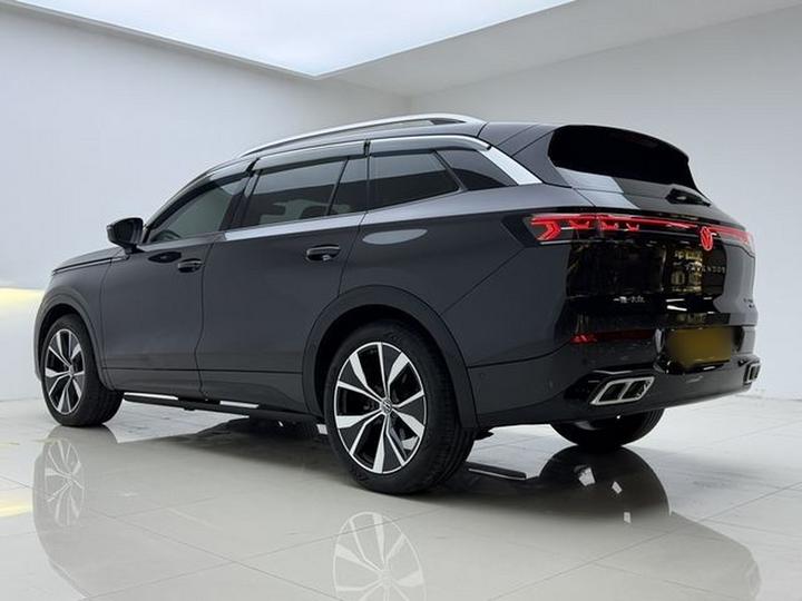 2023 380TSI AWD R-Line Launch Edition photo 4