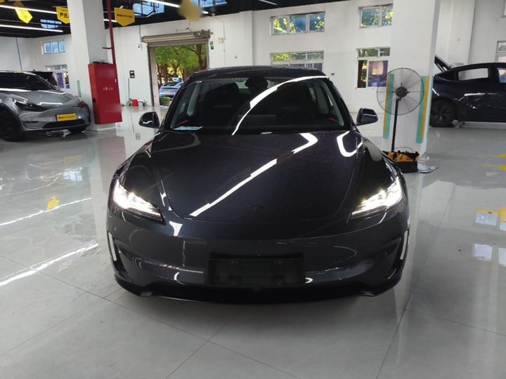 Model 3 2026 Performance AWD photo 2