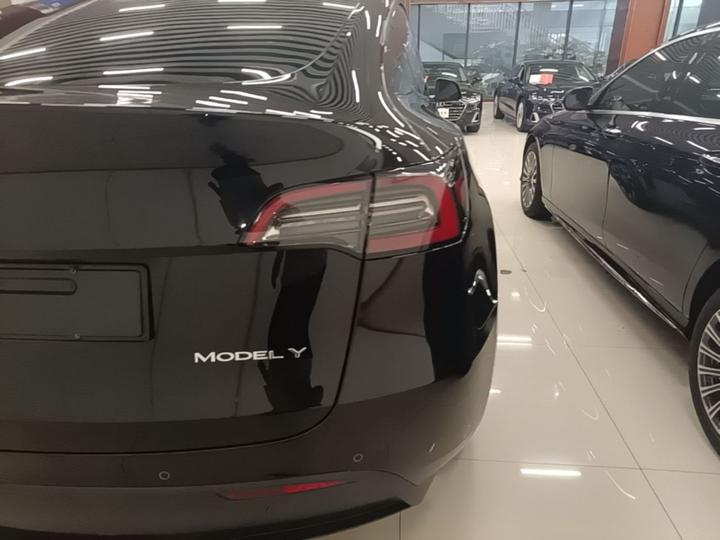 Model Y 2023 RWD photo 7