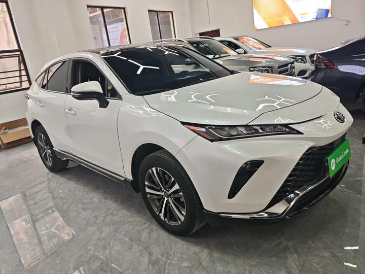 2023 2.0L CVT RWD Luxury photo 3