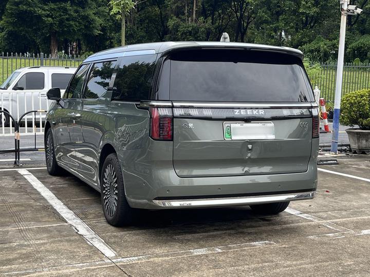 009 2024 7-Seater AWD 108kWh photo 4