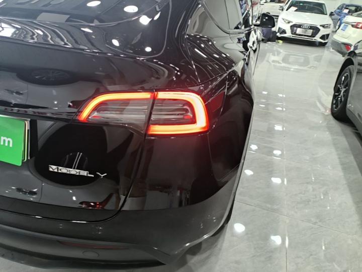 Model Y 2023 RWD photo 7