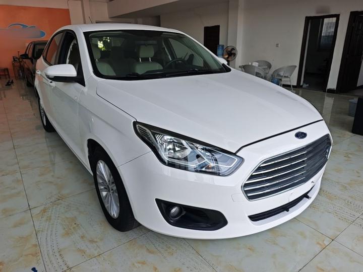 Escort 2015 1.5L MT Comfort photo 3