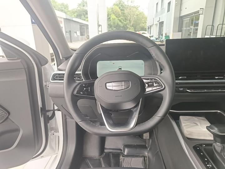 Emgrand 2026 400 1.5L CVT photo 6