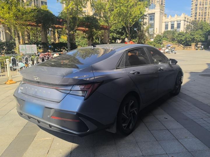 Elantra 2023 1.5L CVT LUX Premium photo 4
