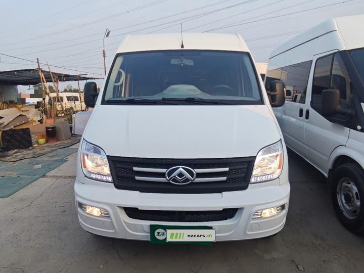 MAXUS V80 2019 2.5T Classic 6 MT Long Wheelbase 7-Seater photo 2