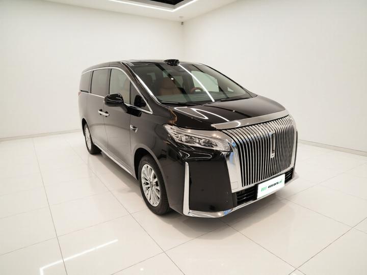 2025 AWD 8 photo 3
