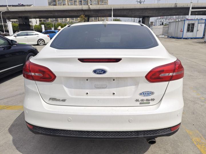Focus 2017 Sedan EcoBoost 180 AT Elite photo 3