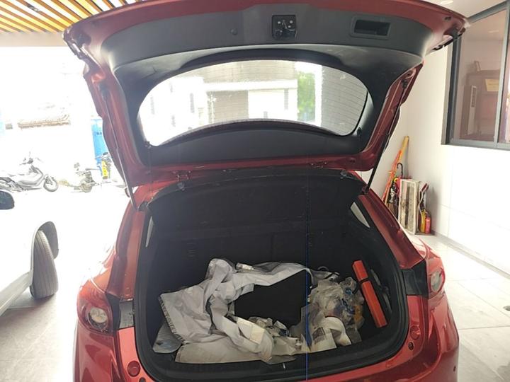3 Axela 2017 Hatchback 1.5L AT Luxury China V photo 8