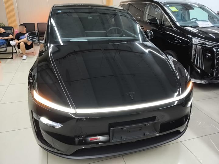 Model Y 2026 RWD photo 2