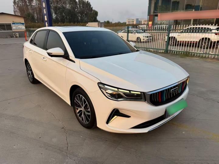 Emgrand 2022 4 1.5L MT Luxury photo 3