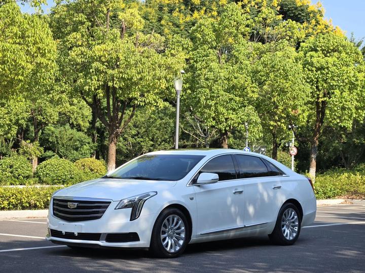 XTS 2018 28T Tech