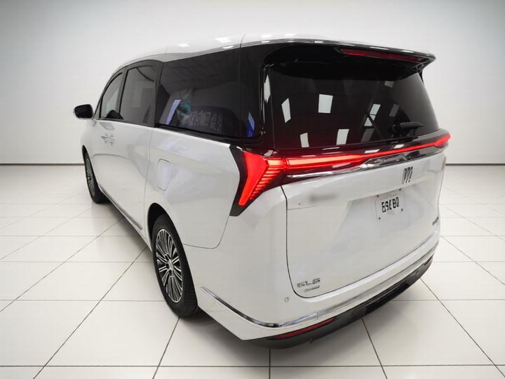 GL8 EV 2024 Exclusive 7-Seater photo 4
