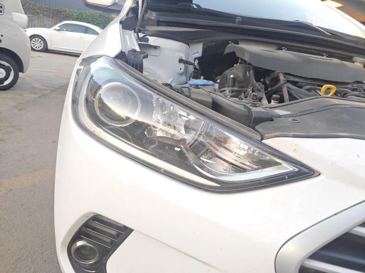 Elantra 2016 1.6L MT Smart photo 7