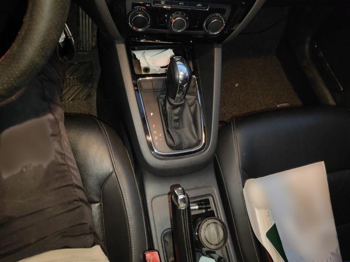 Sagitar 2015 1.6L AT Comfort photo 6