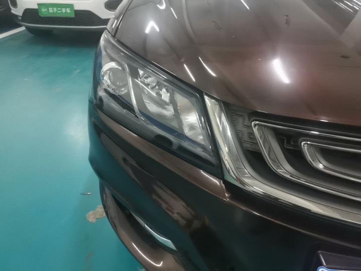 Emgrand 2017 Sedan 1.5L CVT photo 8