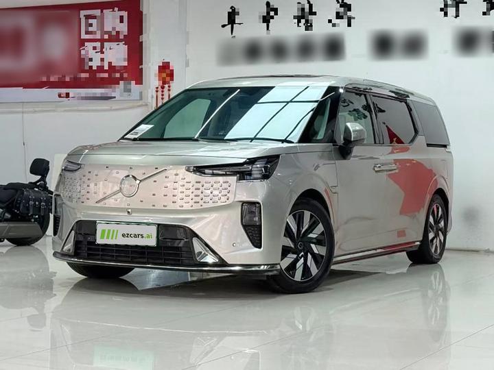 EM90 2025 Ultra 6-Seater