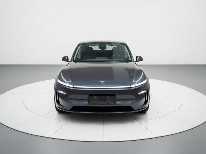 Model Y 2025 RWD photo 2