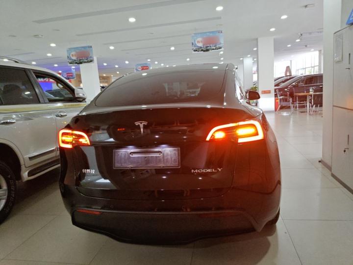 Model Y 2023 RWD photo 5