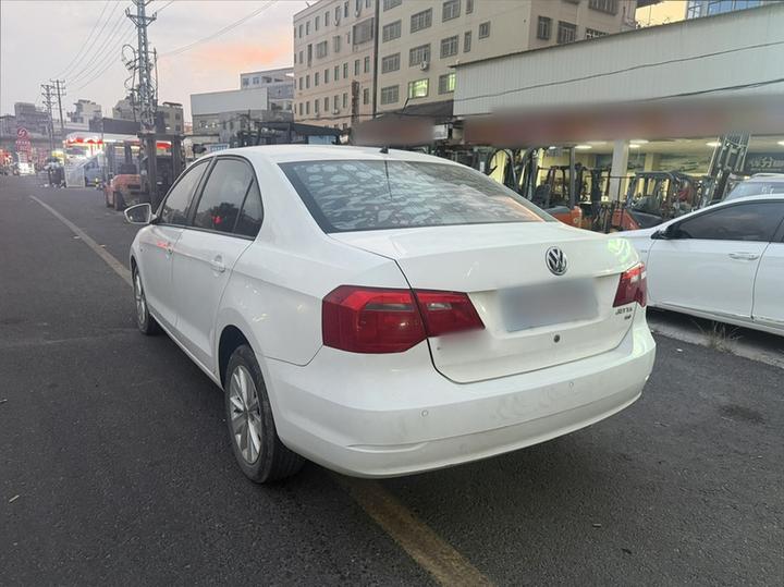 2015 1.6L AT Comfort photo 4