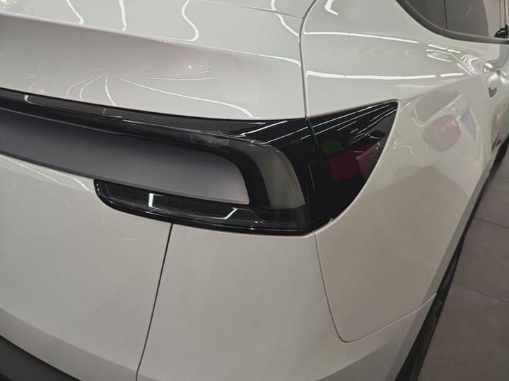 Model Y 2025 RWD photo 7