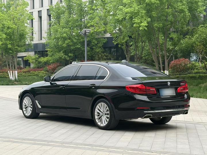 5 Series 2018 525Li Luxury photo 4