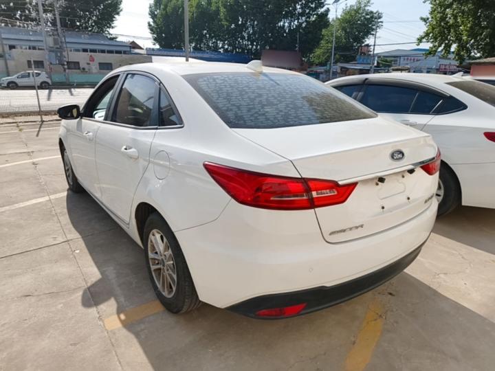 Escort 2019 1.5L AT photo 4