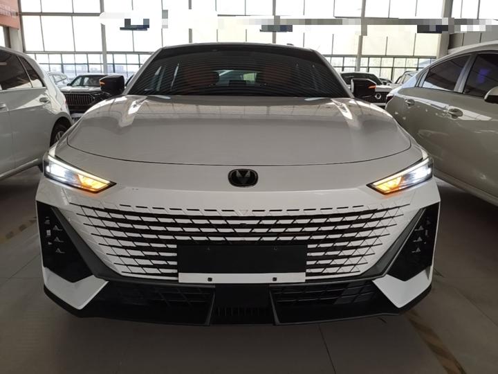 UNI-V 2022 1.5T Premium photo 2