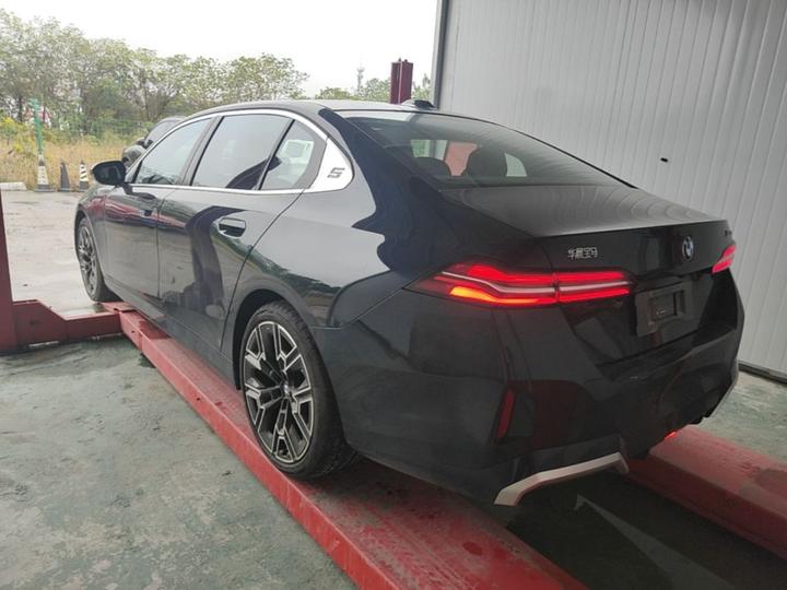 5 Series 2025 530Li Exclusive M Sport Package photo 4