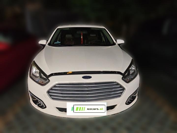Escort 2015 1.5L AT Comfort photo 2