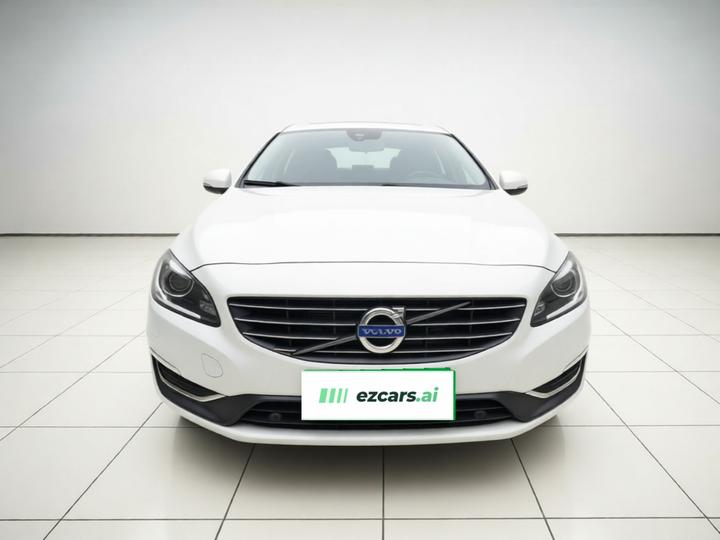 V60 2015 T5 photo 2