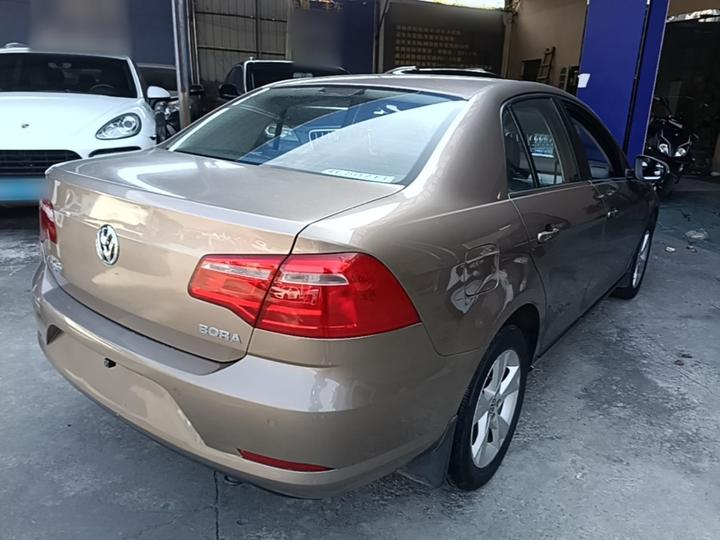 Bora 2015 1.6L AT Comfort photo 6