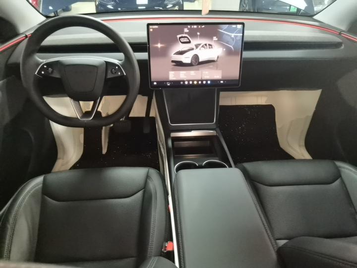 Model Y 2025 RWD photo 5