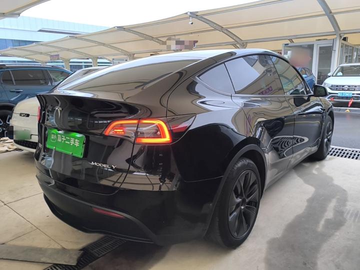Model Y 2024 RWD photo 4