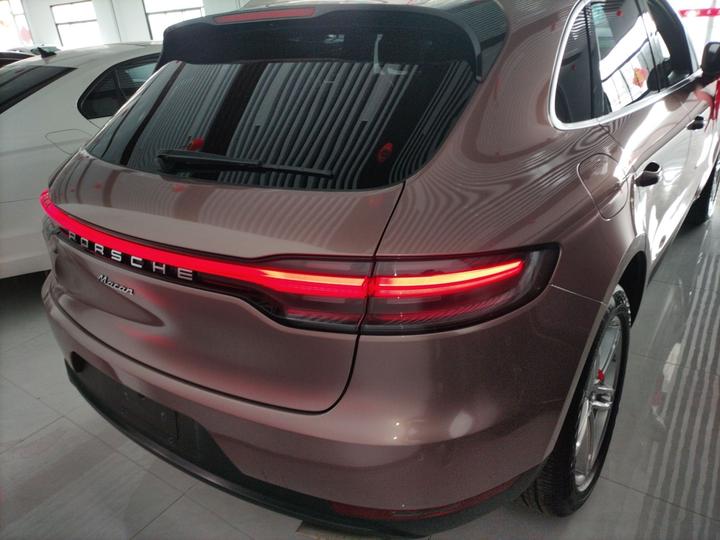 2018 Macan 2.0T photo 3