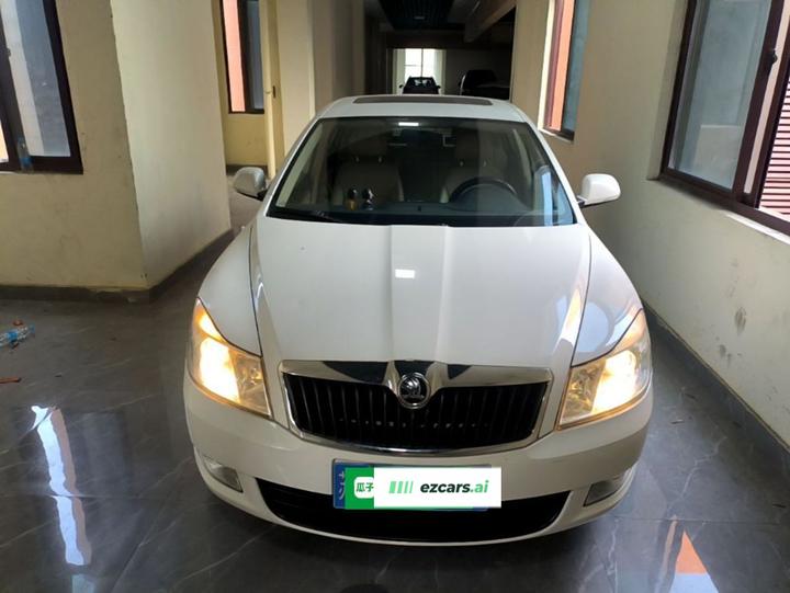 Octavia 2015 Classic 1.6L MT photo 2