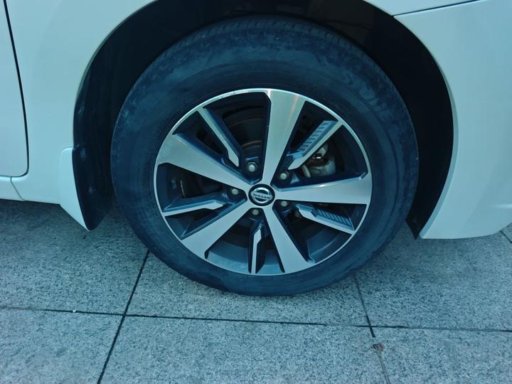 2016 1.6L CVT photo 8